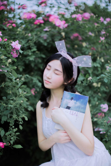 内衣少女